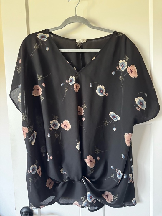 West K Tops - Black Floral V-Neck Twist-Hem Blouse